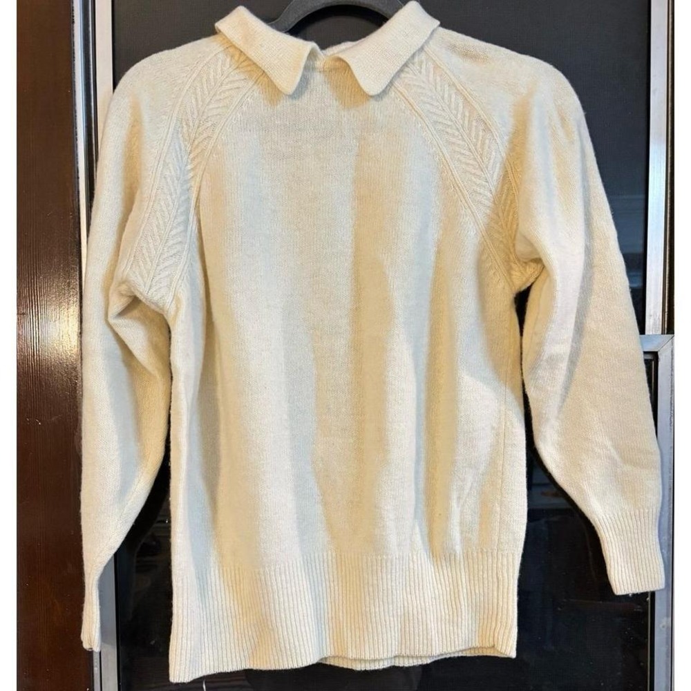 Leonard's vintage women's cream Peter Pan collar sweater size Meduim